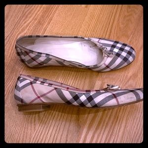 Burberry flats